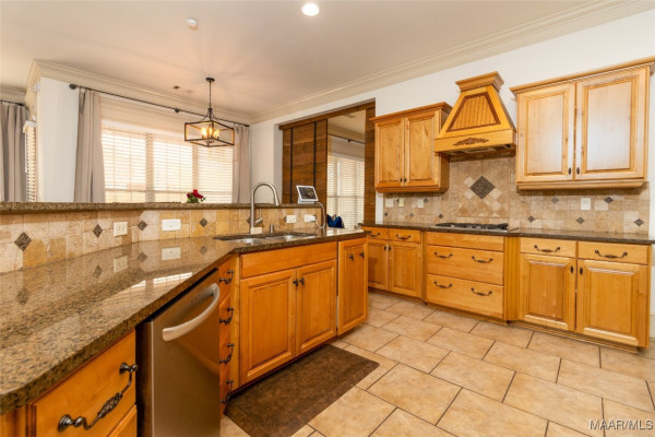 8436 ROCKBRIDGE Circle