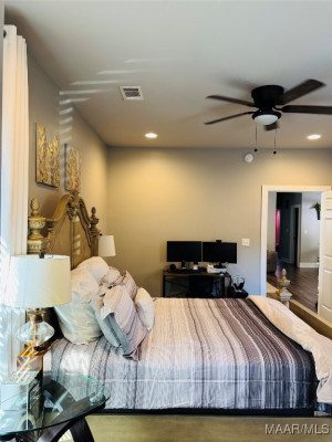 6108 Burbank Crossing Loop