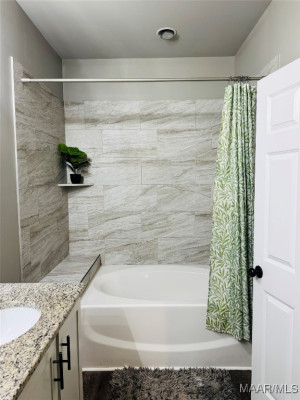 6108 Burbank Crossing Loop