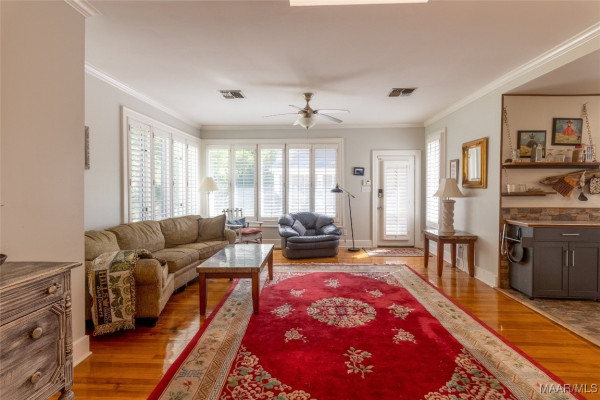 2592 Woodley Road