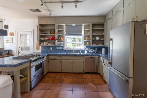 2592 Woodley Road
