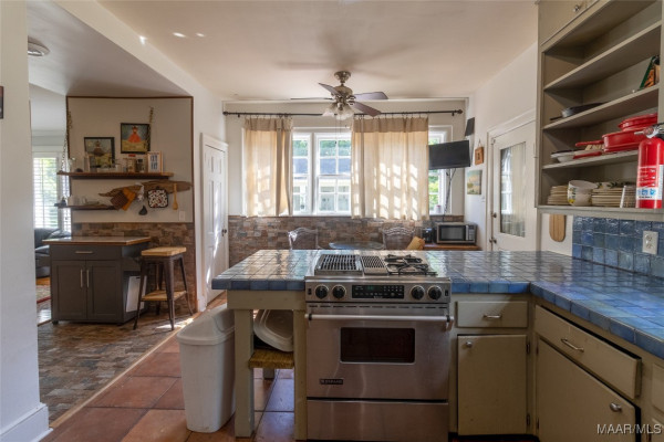 2592 Woodley Road