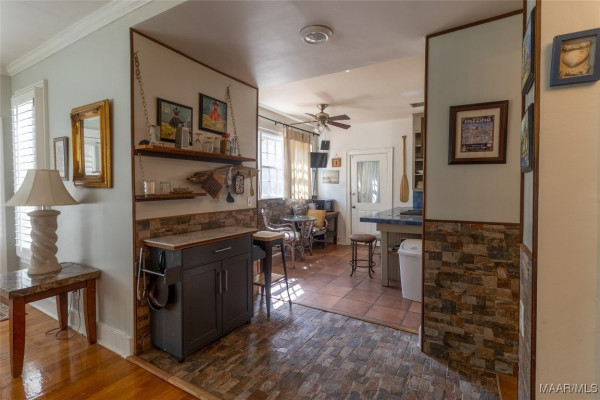 2592 Woodley Road