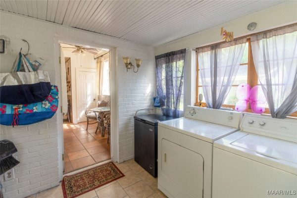 2592 Woodley Road
