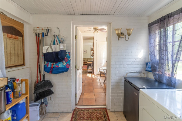 2592 Woodley Road