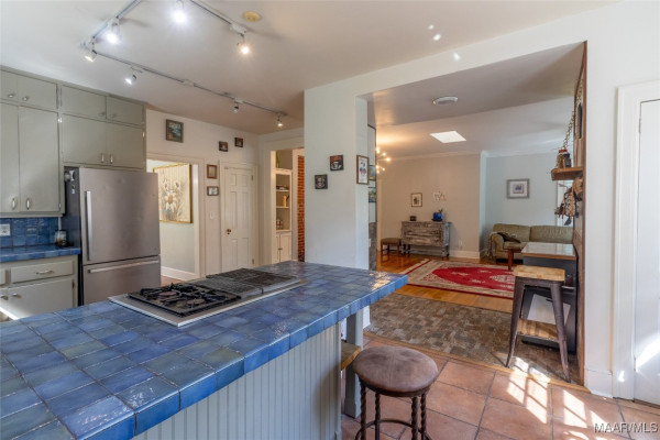 2592 Woodley Road