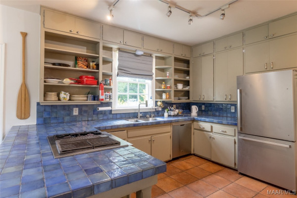 2592 Woodley Road