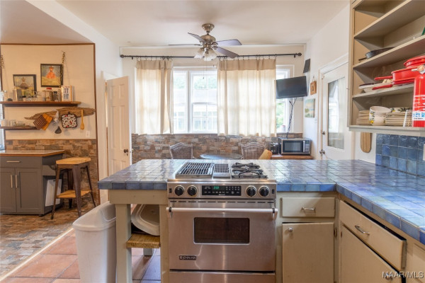 2592 Woodley Road