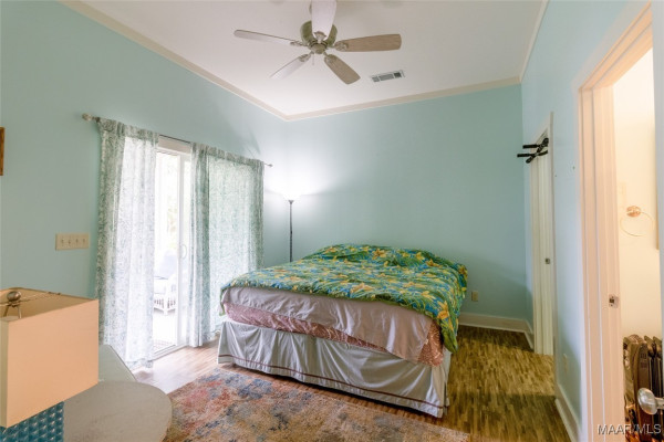 2592 Woodley Road