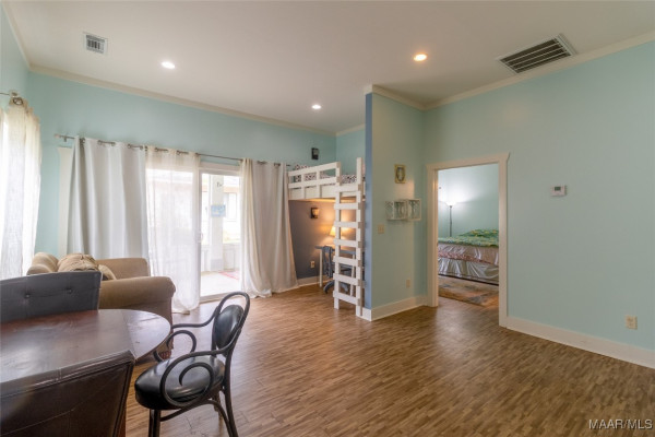 2592 Woodley Road