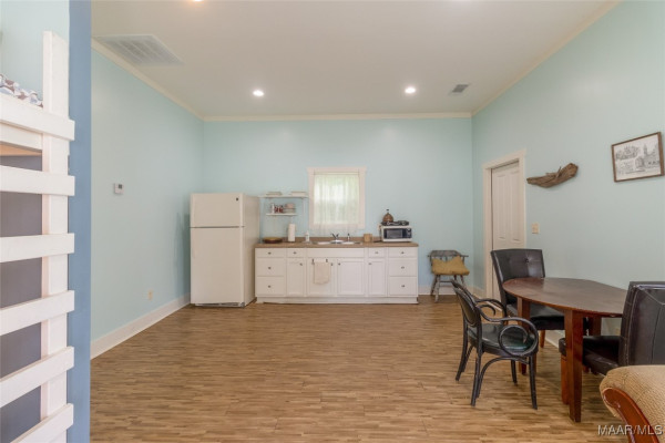 2592 Woodley Road