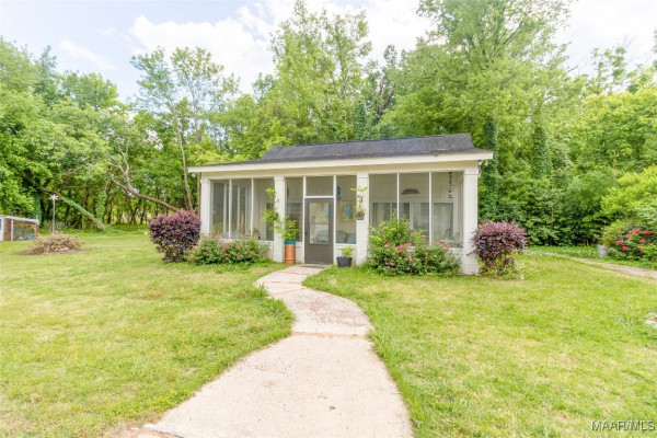 2592 Woodley Road