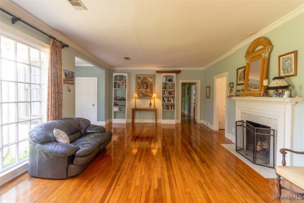 2592 Woodley Road
