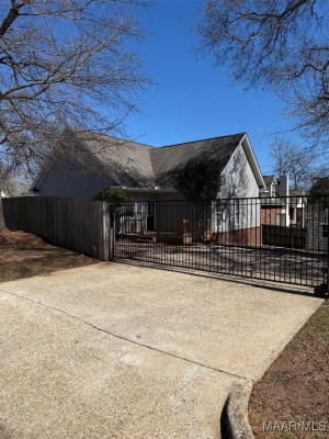 819 W Bridge Street