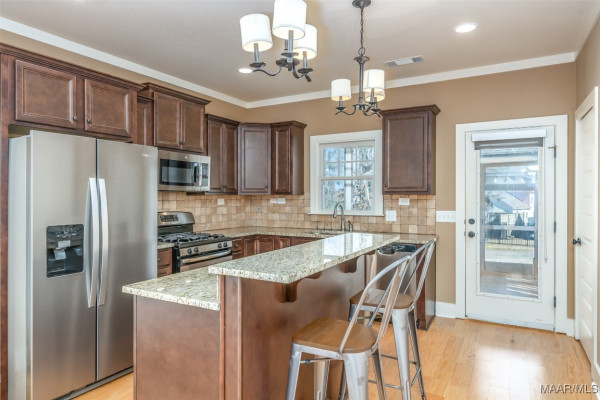 82 Woodridge Avenue