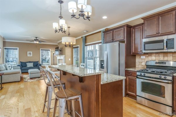 82 Woodridge Avenue