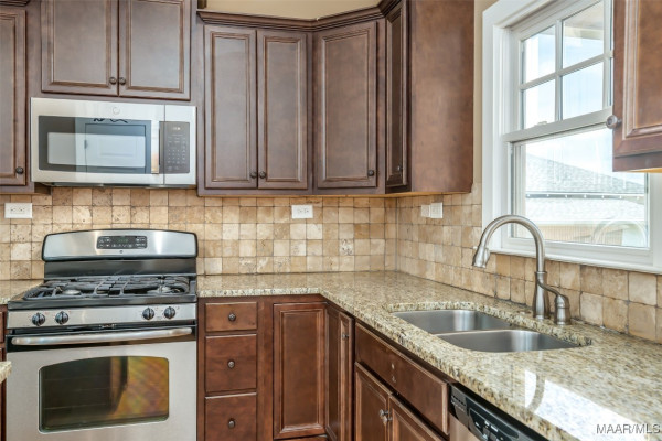 82 Woodridge Avenue