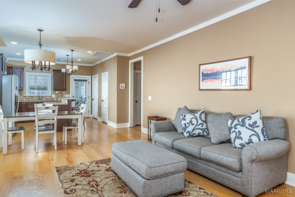 82 Woodridge Avenue