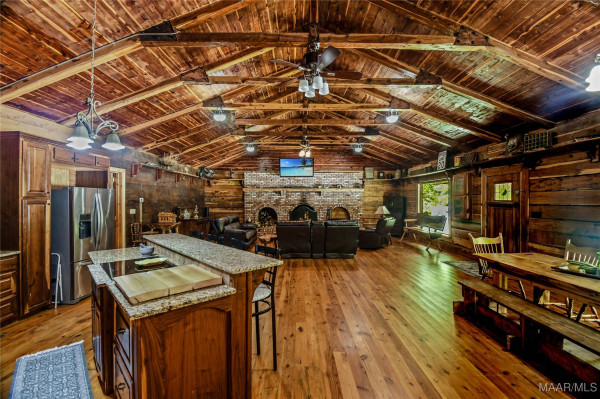 13607 Highway 191 .