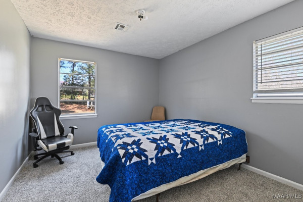 6715 SANDERS Drive