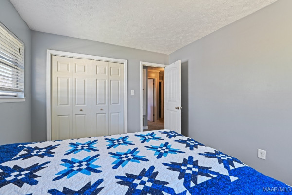 6715 SANDERS Drive