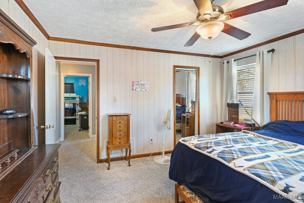 6715 SANDERS Drive