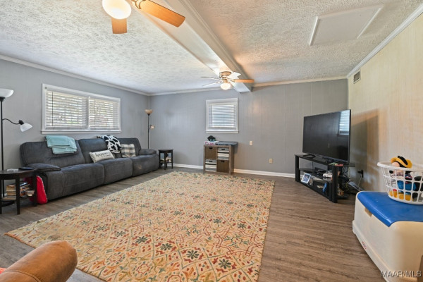 6715 SANDERS Drive
