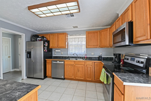 6715 SANDERS Drive