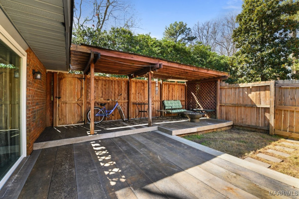 6715 SANDERS Drive