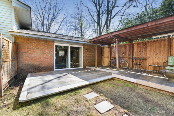 6715 SANDERS Drive