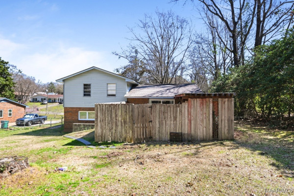 6715 SANDERS Drive