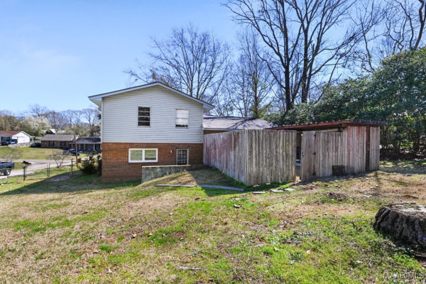 6715 SANDERS Drive