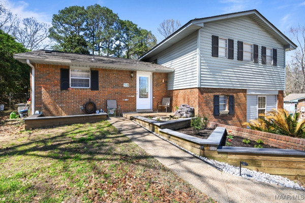 6715 SANDERS Drive