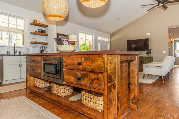 402 Cliffside Drive