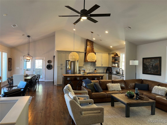 402 Cliffside Drive