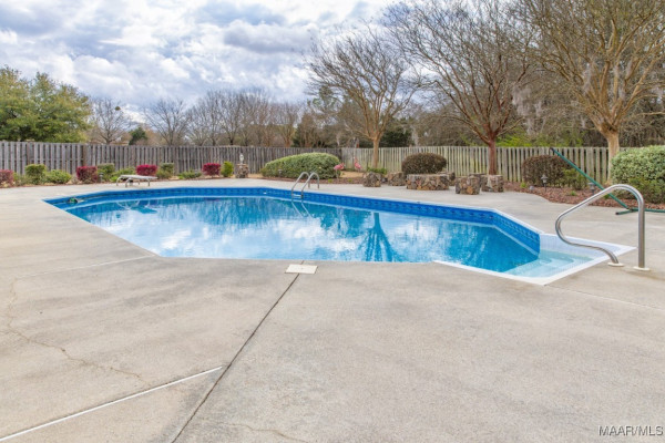 8648 ROCKBRIDGE Circle