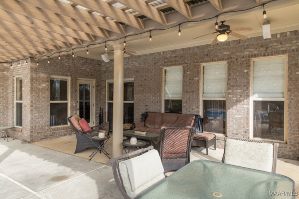 8648 ROCKBRIDGE Circle