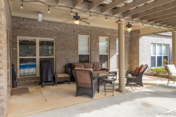 8648 ROCKBRIDGE Circle