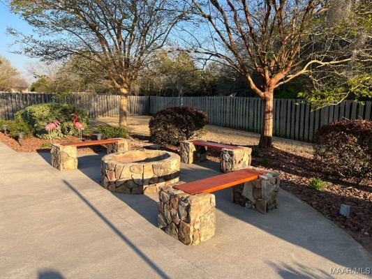 8648 ROCKBRIDGE Circle