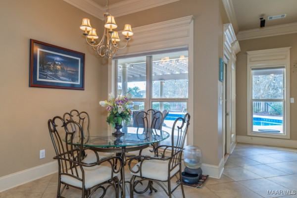 8648 ROCKBRIDGE Circle