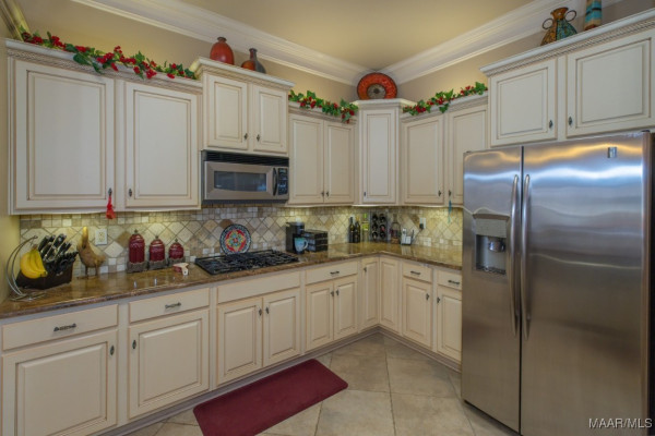 8648 ROCKBRIDGE Circle