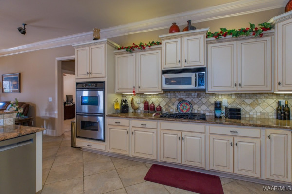 8648 ROCKBRIDGE Circle