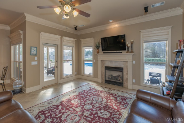 8648 ROCKBRIDGE Circle