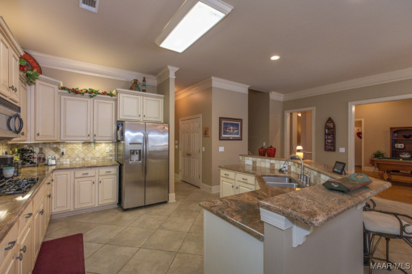 8648 ROCKBRIDGE Circle