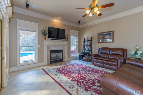 8648 ROCKBRIDGE Circle