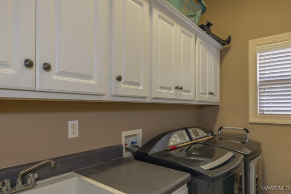 8648 ROCKBRIDGE Circle