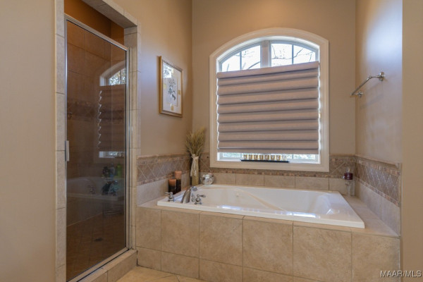 8648 ROCKBRIDGE Circle