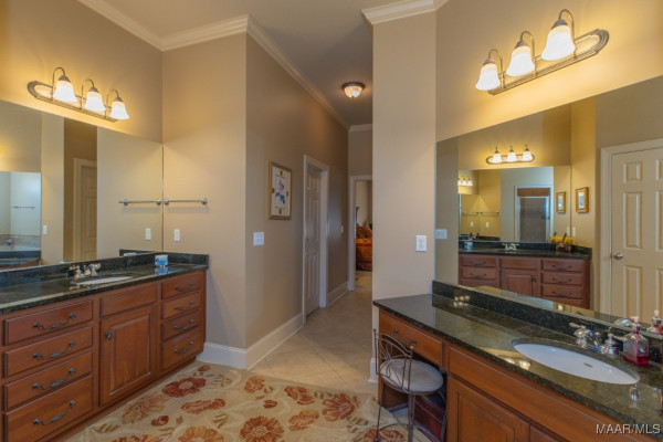 8648 ROCKBRIDGE Circle