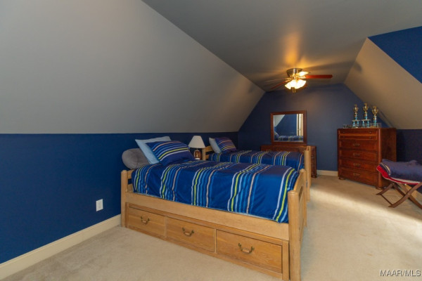 8648 ROCKBRIDGE Circle