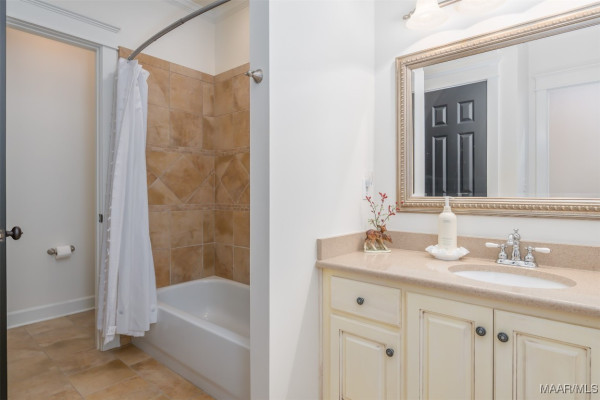 1004 Saddle Ridge